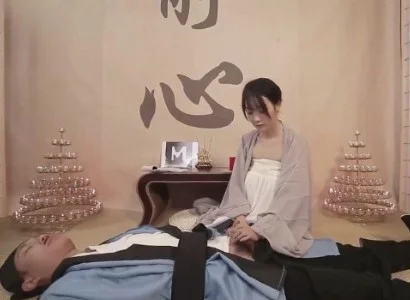 Nàng nữ tu giúp vị đạo sĩ bị thương