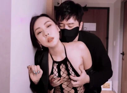 Bà xã bán thân cho sếp nhằm lấy tiền trả nợ cho chồng