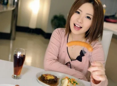 Anh sau khi ăn tối thì nện em