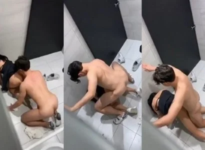 Cả hai người quan hệ trong WC quán bar